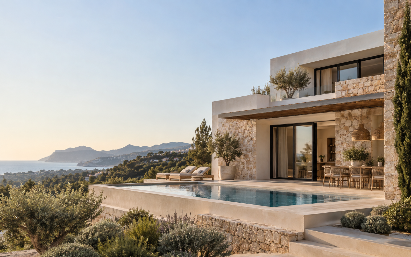 Vivienda mediterránea contemporánea junto al mar